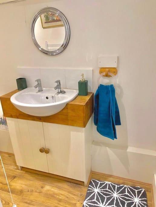 Traveller'S Rest - Cosy Cottage In Heart Of Wilton Salisbury Exteriör bild